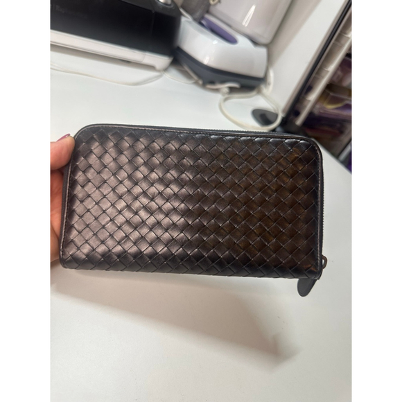 Women's Bottega Veneta Black Intrecciato Leather Zip-Around Wallet One Size - Picture 3 of 6